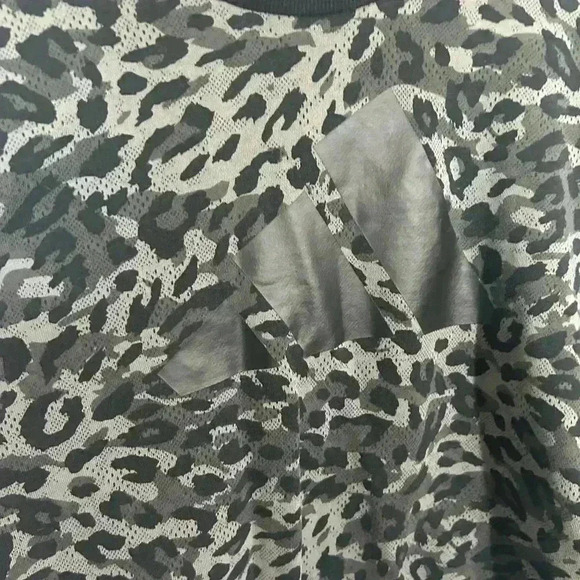 Adidas Women All Over Cheetah Print Pullover Crew. Size Large. Black. - Picture 4 of 11